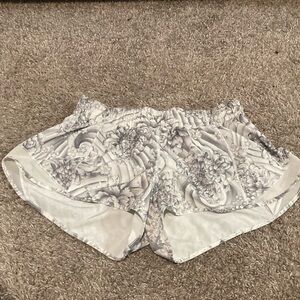 Lululemon Athletica Gray Patterned Athletic Shorts